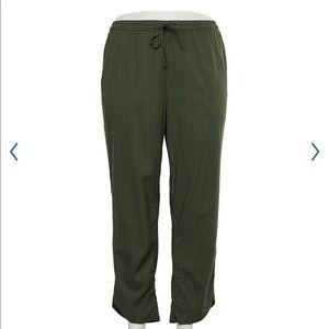 Sonoma green pinstriped dolphin hem crop elastic waist pants!